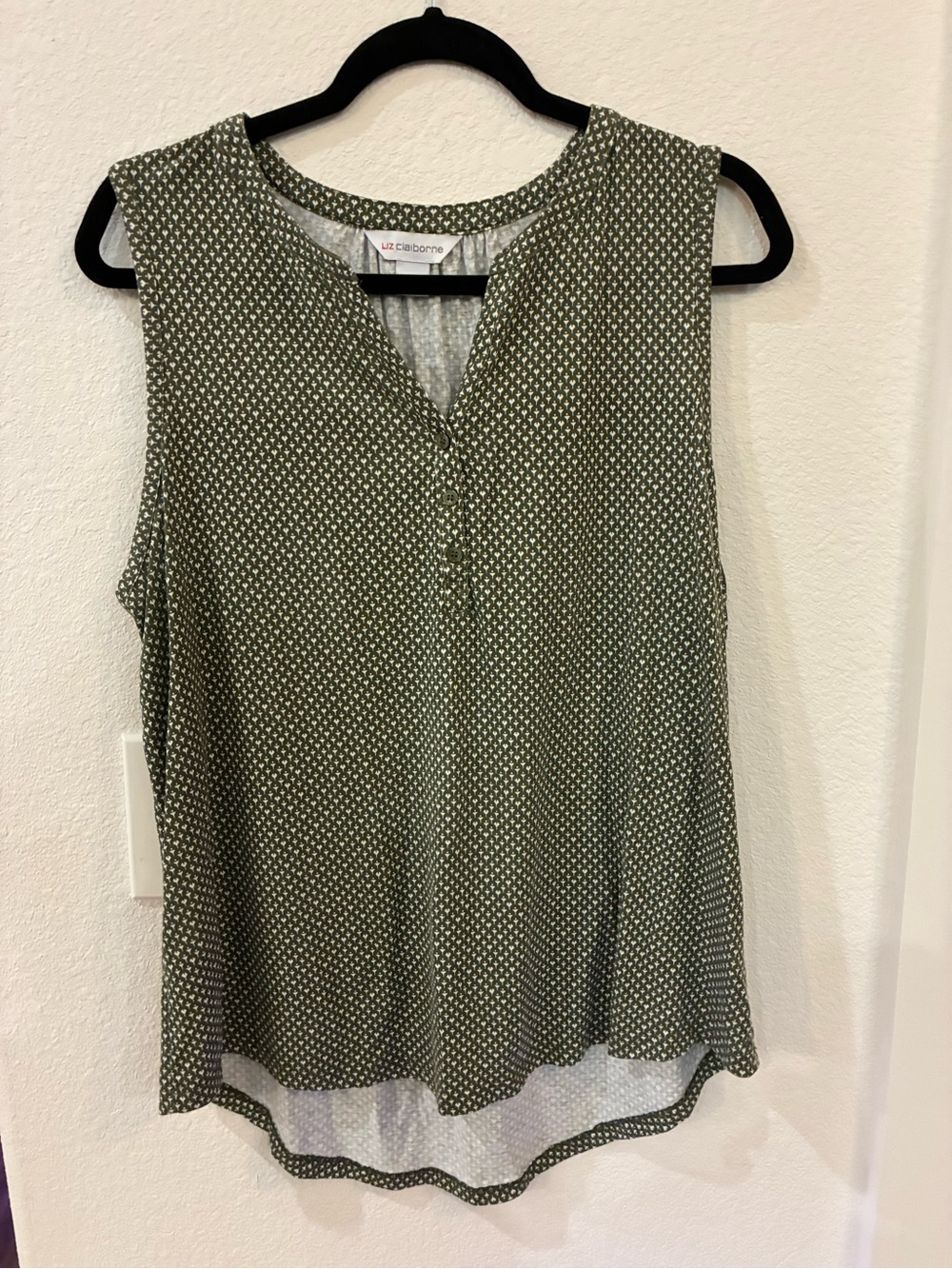 Liz Claiborne Olive Green Dotted Sleeveless V‑Neck Blouse | Size XL EUC | Fall 